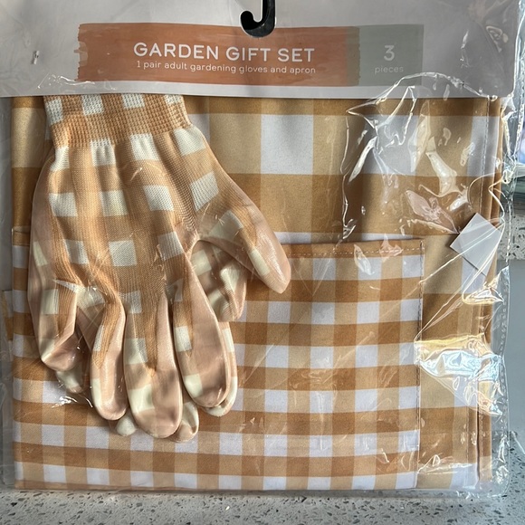 unbranded Other Gingham Gardening Gloves Apron Gift Set Poshmark